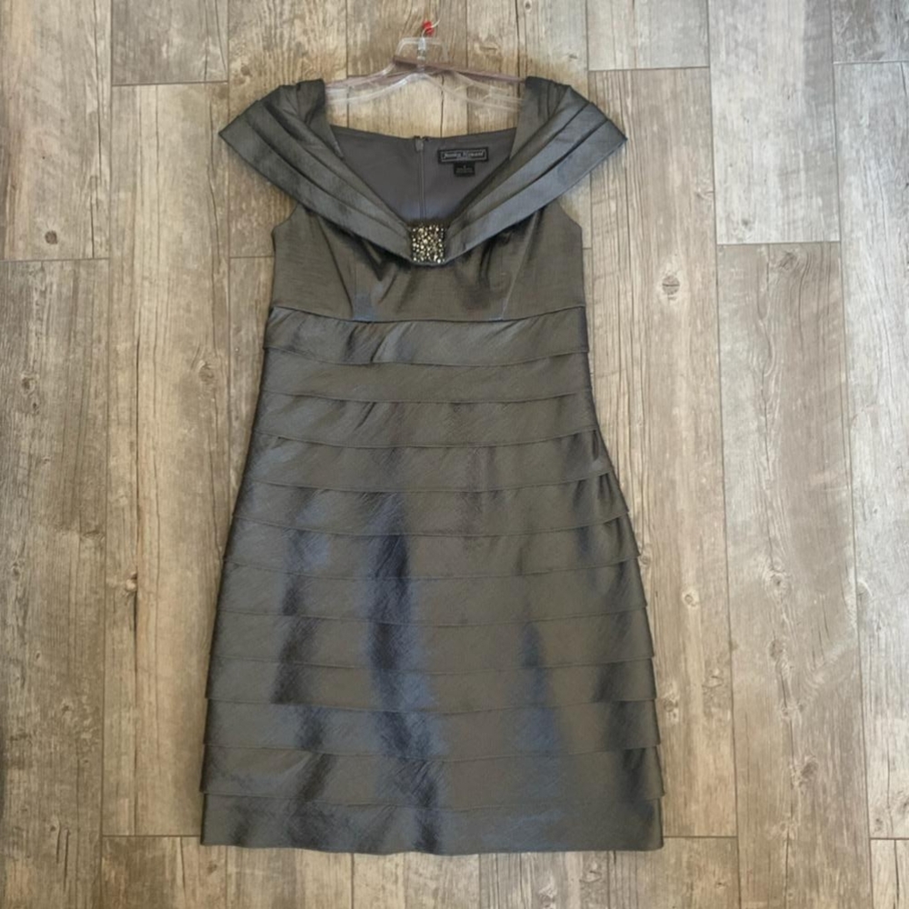 Jessica Howard evening dress